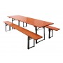 Pevný dřevěný stůl a dvě lavice oranžové barvy. Ideální pro oslavy v zahradě a podobně. Kovová konstrukce, rychlé složení díky sklápěcímu mechanismu. Místo k usazení pro 10 lidí. Vyhotovené z masivního smrkového nebo jedlového dřeva.